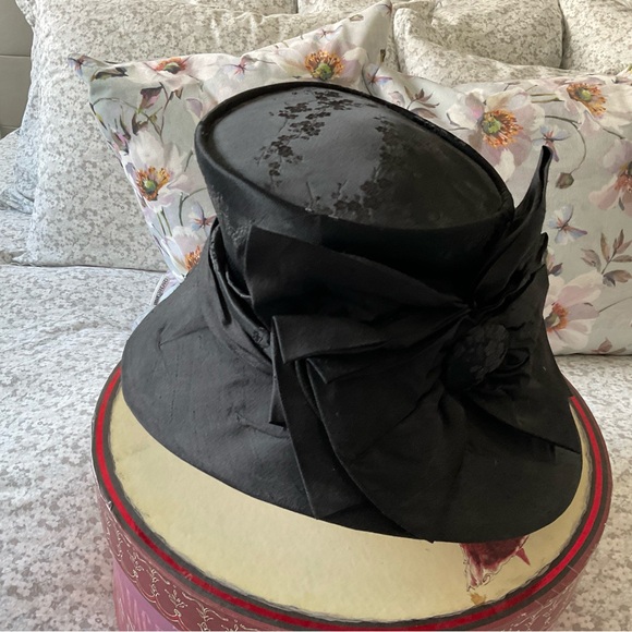 Ladies Formal Black Silk Hat - Picture 2 of 4